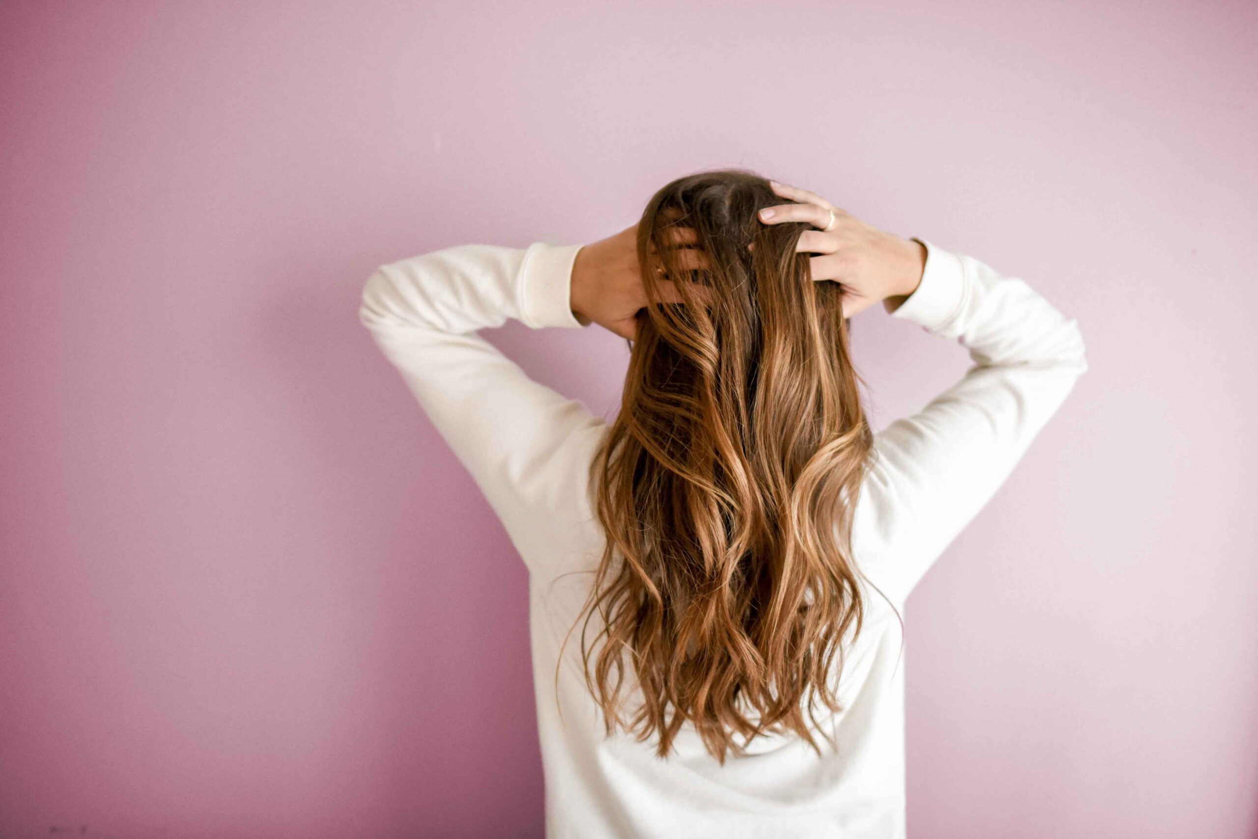 Illustrative hair-care photograph from the original website